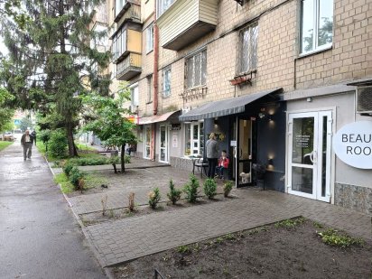 Зоо-Услуги-Магазин(27м.кв) Ереванская 31 Київ