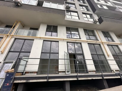 Оренда фасадного приміщення 127 кв.м в новобудові Львів