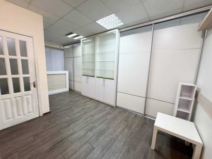 Печерськ, Дорошенко 61, комерційне приміщення вільного призначення Киев