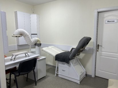 Обладнанні робочі місця в салоні Дніпро