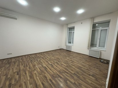 Офіс 105 м.кв  5 каб. Володимирська,78, 1 пов. Фасад, Київ