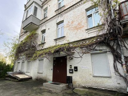 Комфортний офіс на першому поверсі. 17 кв.м. ПОДІЛ. 7650 грн з ПДВ Київ