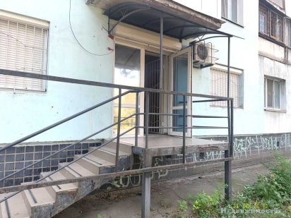 Сдам фасадное помещение площадь Деревянко, Дом Мебели Одеса