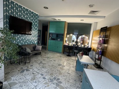 Оренда для майстра манікюру / педикюру / для візажиста / бровіста Днепр