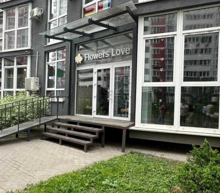 Оренда ФАСАД 1 поверх нежитлове приміщення 53 м2, Драгоманова 2а - фото 1