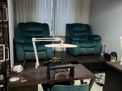 Здається місце для майстрів манікюру Київ