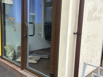 Здам торгову площу 10м2, вулиця Сверстюка,метро Лівобережна 2 хв пішки Київ