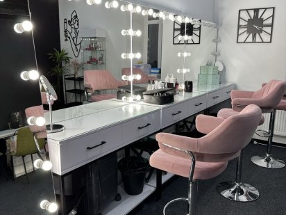 Оренда столика, кушетки для візажиста, перукаря, бровиста Львов
