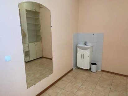 Сдам кабинет с водой 8м2. Без коммунальных м.Защитников Украины Харків