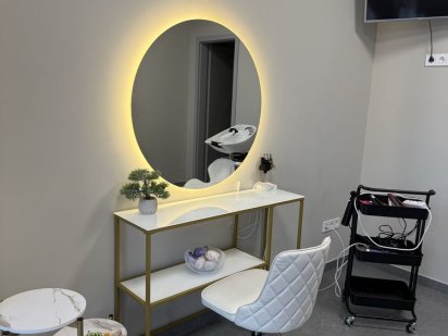 Здам робоче місце перукарське Таїрово Одесса