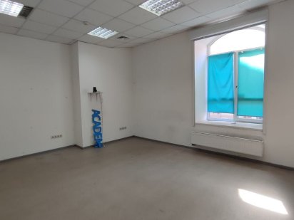 Оренда приміщення в офісному приміщенні по вул Джерельній (Форум) Львов