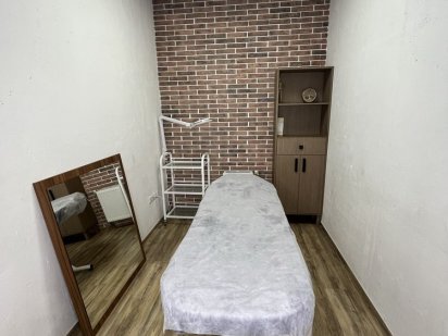 Аредна кабинет косметолога , масадист , лейшмейкер