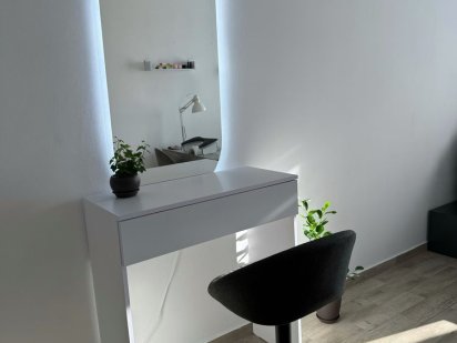 Оренда робочого місця бровиста / візажиста Львов