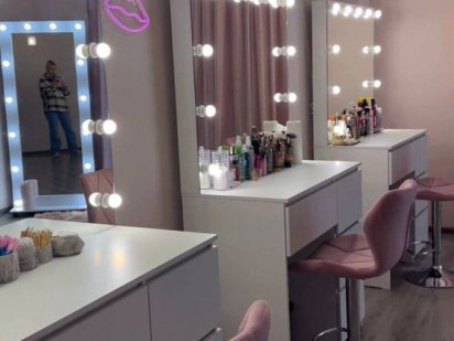 ЕСТЬ ГЕНЕРАТОР Сдается место  для бровиста, визажиста и стилиста