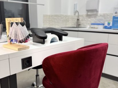 Здам місце манікюра, бровіста Михайловцы