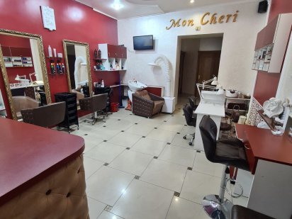 Пропоную на оренду манікюрний стіл Львов