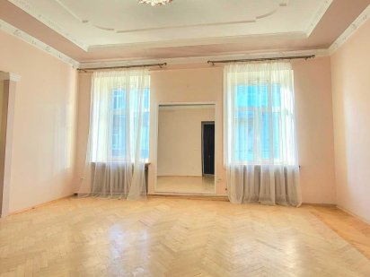 ! БЕЗ КОМІСІЇ! ОРЕНДА приміщення в центрі Львова (вул. І. Франка, 21).