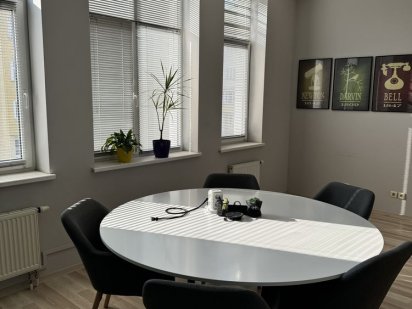 Офіс по вул. Героїв УПА ВЛАСНИК Львов