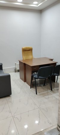 Сдам офис 23 кв.м.в ТЦ Афины в центре на Греческ. площади от хоз - фото 1
