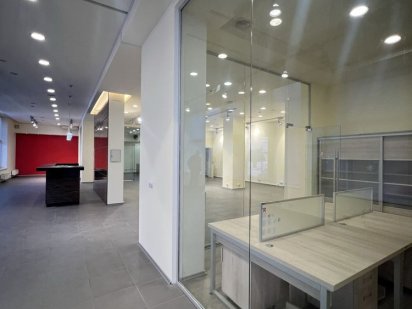 Французский бульвар. Музкомедия. Аренда офиса. Центр. Фасадный вход. Одесса