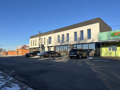 Оренда фасадного приміщення Липини