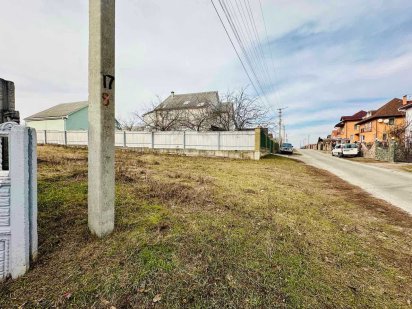 Чиста ділянка по Ченяхівського серед нового приватного сектору. Гостомель