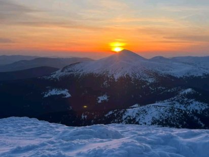 Наділ-- 17:соток, що має власні джерела- "колодязі":на середині гори.К Долина