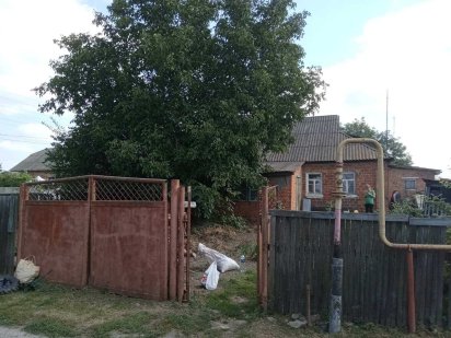 продається земельна ділянка з старою хатою