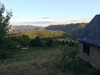 Закарпаття(Карпати)З
емельна ділянка з будинком.