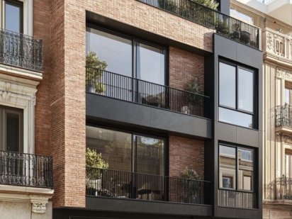 Продаж ділянки 19-соток, фасад, 1-ша лінія під багатоповерхівку!