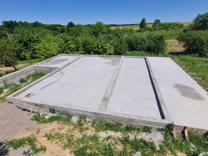 Продам ділянку з фундаментом Зарванці Зарванцы