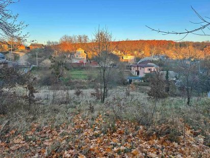 Продається земельна ділянка під житлову забудову в селі Зарванці