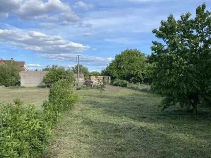 Продаж ділянки   25 соток в Центрі Підгороднього  вул. Червона