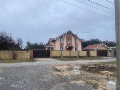 Продам участок в пос.Обуховка рядом с лесом