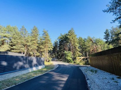 Продам участок в Обуховке в сосновом лесу с недостроем