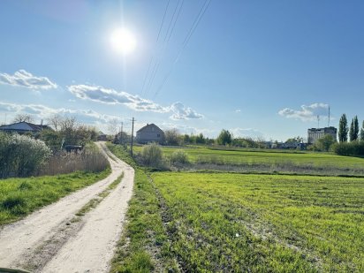Продам земельну ділянку Сингуры