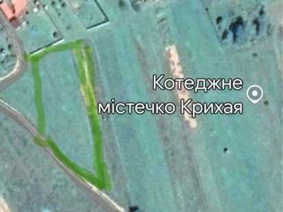 Участок біля садиби ,,Крихаяʼʼ