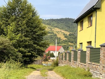 Продається ділянка у центрі Міжгірʼя у горах Закарпаття