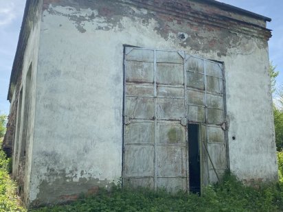 Земельна ділянка із складським приміщенням Велятино