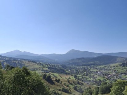 Карпати земельна ділянка Лазещина