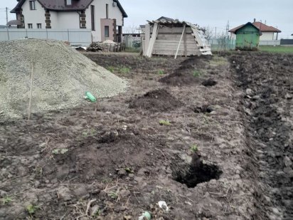 Продається земельна ділянка 12 сотих /під будівництво