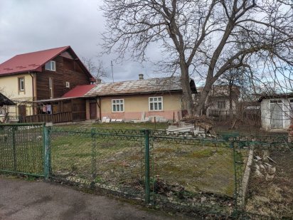 Продаж земельної ділянки в Крихівцях біля школи Крихівці