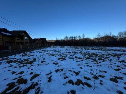 Продається земельна ділянка 0,30 га, с.Микуличин (асфальтний заїзд)