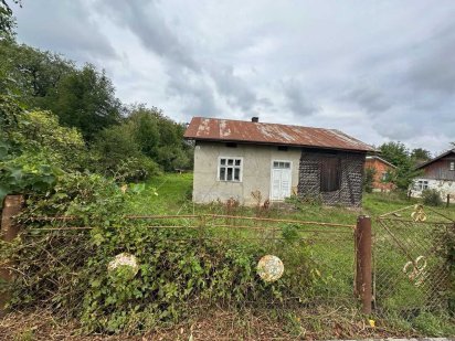 земля Надвірна, поряд з АТБ , кільце. Підійде під комерцію. Буковель Надворная