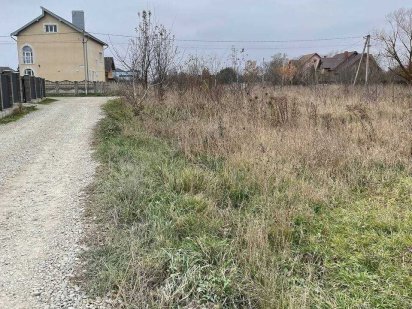 Продається земельна ділянка під забудову з усіма комунікаціями поруч