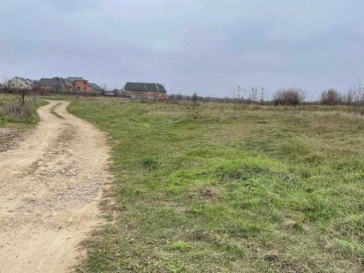 Продаю 10 сот в Чернієві не далеві від річки, комунікації поруч