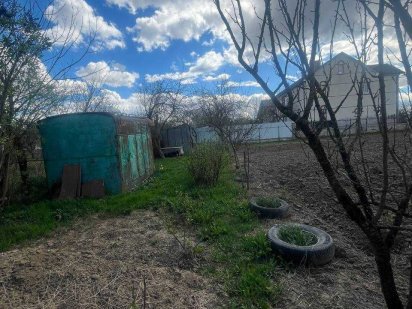 Земельна ділянка правельної форми,є сусіди. Клузев