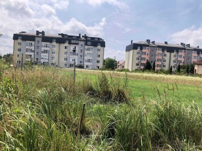 Продаж земельної ділянки під будівництво.