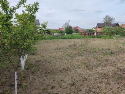 Продам земельну ділянку в місті (р-н Клузів, 10 сотих) під забудову