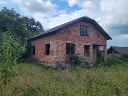 Продається земельна ділянка на вигідною ціною в центрі Підлужжя